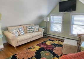 301.Third Floor Living Room